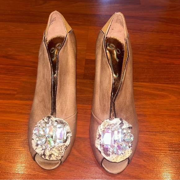 Poetic Locence London Brown Tan Heels with Rhinestone Embellishment - Picture 2 of 6